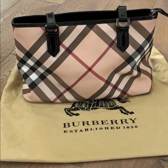 Burberry Handbags - Burberry || Plaid Shoulder Bag